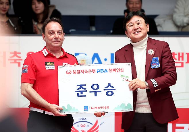 위대한 준우승자 산체스와 PBA 장상진 부총재. PBA