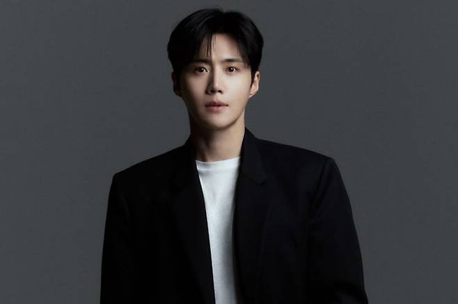 김선호. 판타지오