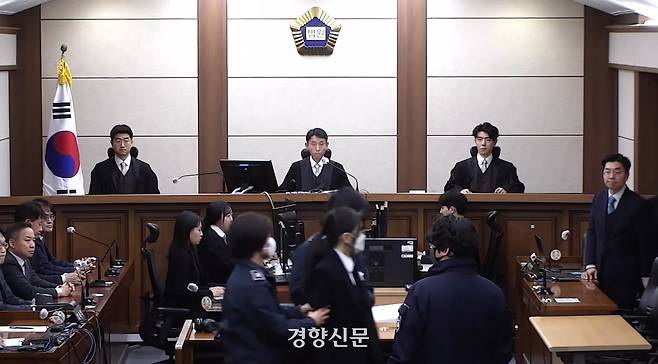 지난달 28일 서울 중앙지방법원에서 김건희 여사에 대한 선고가 진행되고 있다. 서울중앙지방법원 제공