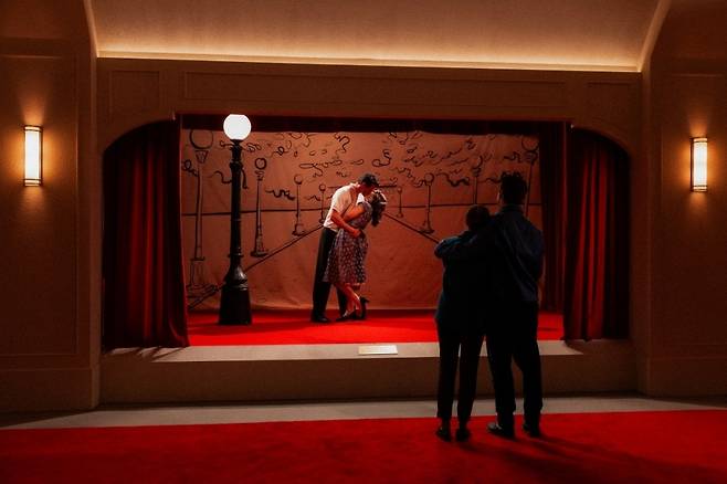 영화 <영원>의 한 장면. 워터홀컴퍼니 제공