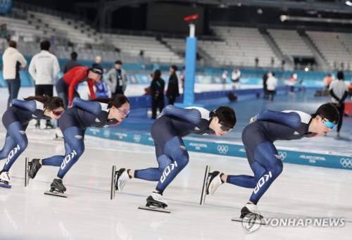 ◇2026 밀라노-코르티나 동계올림픽 개막을 앞둔 지난 2일 밀라노 스피드스케이팅 스타디움에서 한국 선수들이 훈련하고 있다. 오른쪽부터 정재원, 조승민, 박지우, 임리원. 사진=연합뉴스
