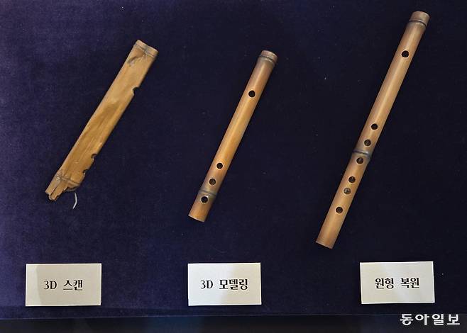 국립부여문화유산연구소가 3차원(3D) 측량 기술과 수학적 프로그램 등을 통해 출토된 가로피리 조각의 원 모습을 재현했다. 이지윤 기자 leemail@donga.com