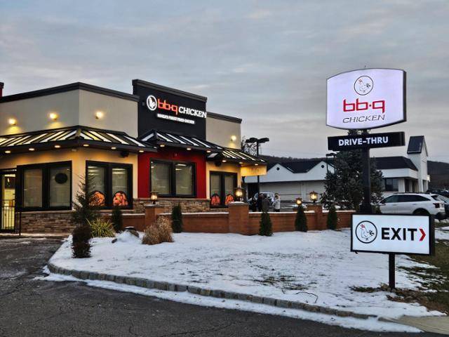 미국 뉴저지주 프랭클린 지역에서 운영 중인 치킨 전문점 브랜드 BBQ의 매장. BBQ 제공