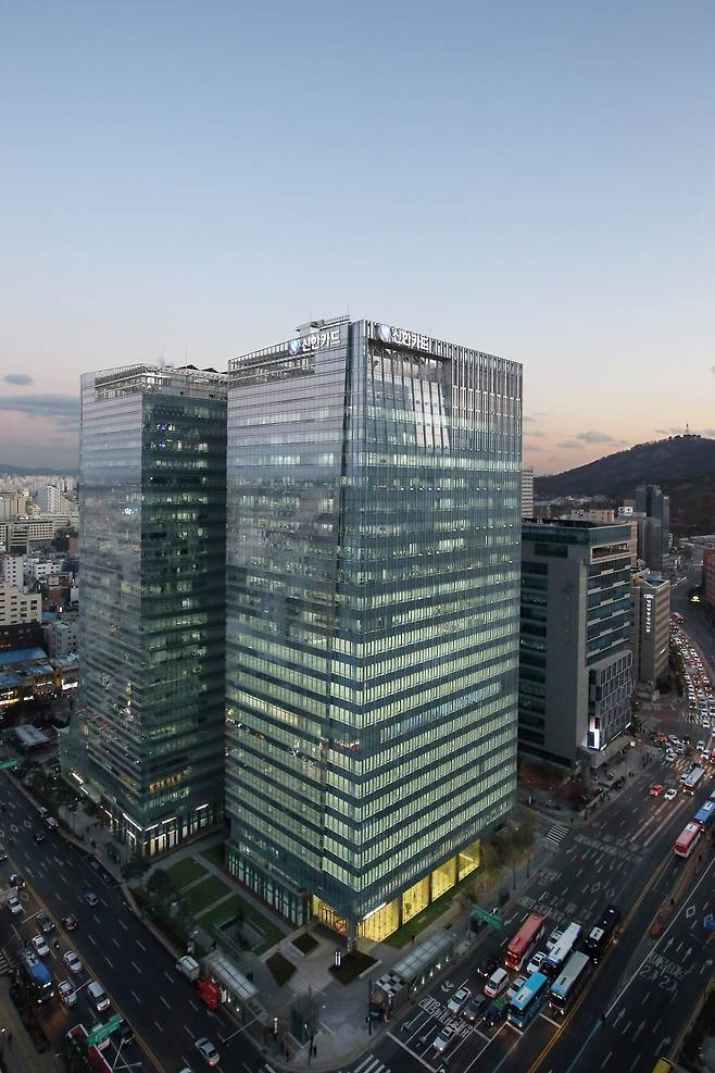 신한카드 을지로 사옥 전경. 한경DB