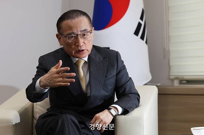 위성락 국가안보실장이 4일 청와대 여민관에서 이재명 정부의 외교에 대해 이야기하고 있다. 김창길 기자