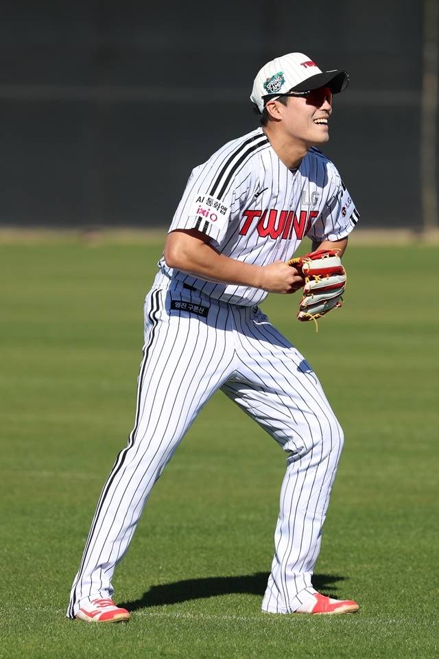 스프링캠프에서 수비 훈련에 매진 중인 천성호. 사진=LG 제공