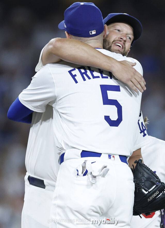 프레디 프리먼과 커쇼./게티이미지코리아