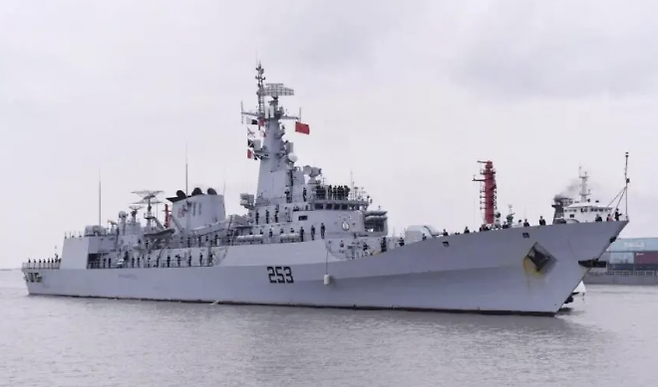 중국이 설계·건조한 F-22P 호위함 자료사진
