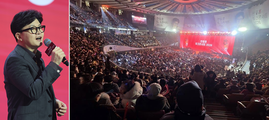 한동훈 전 국민의힘 당대표가 8일 오후 서울 송파구 잠실 실내체육관에서 1만여명의 시민이 참석한 가운데 토크콘서트를 열어 발언하고 있다. 오른쪽은 현장 참석자 제보 사진.<연합뉴스 사진·제보 사진 갈무리>