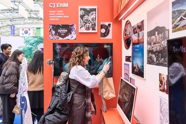 CJ가 밀라노 코리아하우스 홍보관에 K푸드-콘텐츠-뷰티를 함께 즐길 수 있는 체험 공간을 마련했다.(CJ그룹 제공)