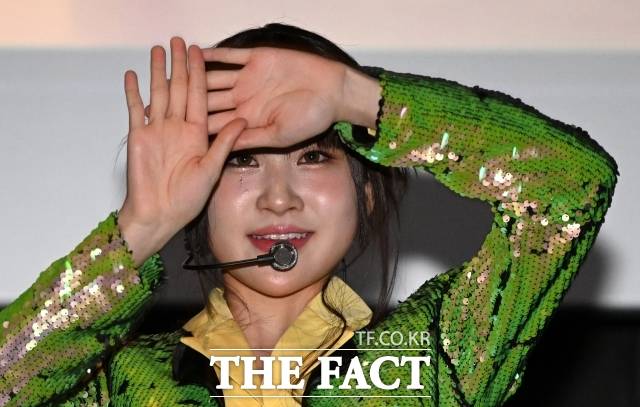 가수 김다현이 결국 전 소속사 n.CH엔터테인먼트를 상대로 소송에 나섰다. 업계 안팎에서는 '기획사의 무리한 사업 확장과 자금 운용 실패'를 원인으로 지목하고 있다. 또 이번 사태는 개인 간 분쟁을 넘어, 엔터테인먼트 산업의 병폐를 그대로 드러낸 사건의 흔적으로 남았다. /임영무 기자