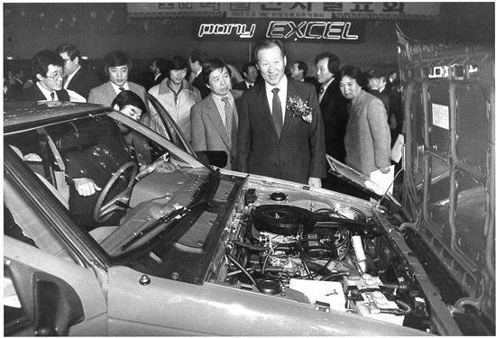 1985년 포니엑셀 신차발표회에 참석한 고(故) 정주영 선대회장. 현대차 제공