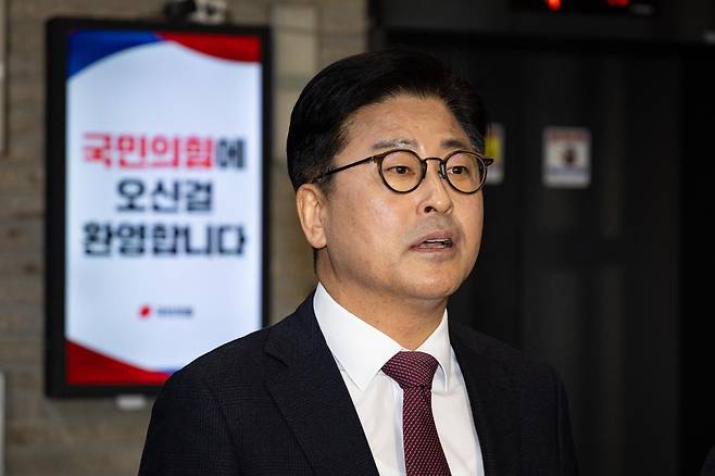 김종혁 전 국민의힘 최고위원이 19일 서울 여의도 중앙당사에서 열린 윤리위원회에 출석한 후 나와 취재진 질문에 답하고 있다. 2026.1.19 ⓒ 뉴스1