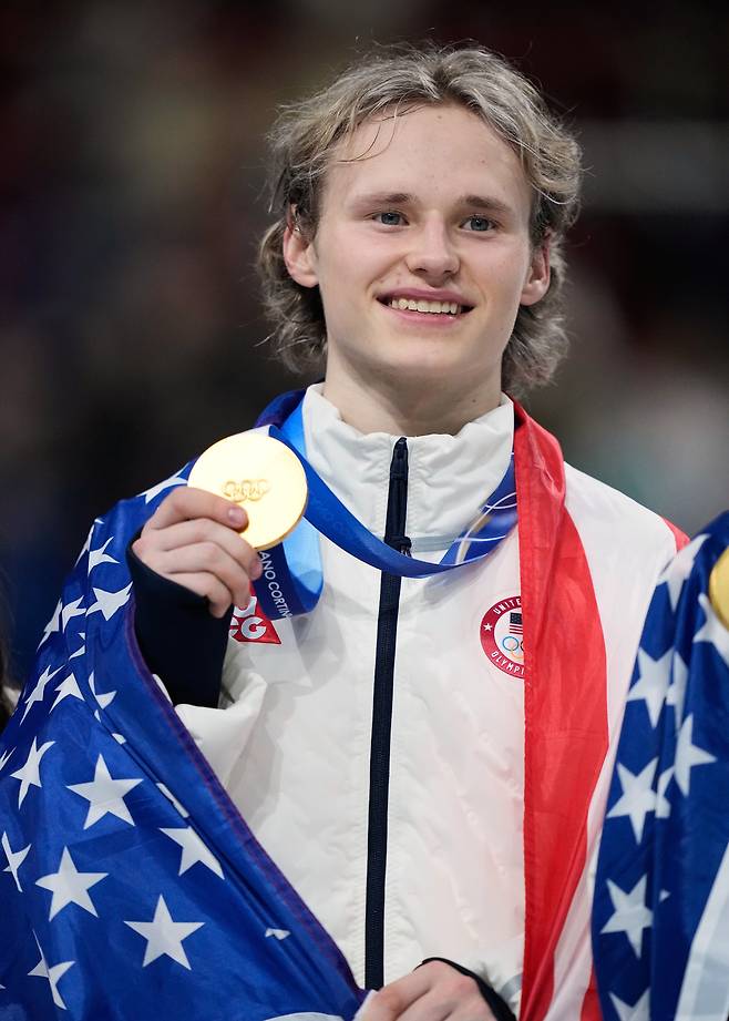 미국 피겨스케이팅 국가대표 일리야 말리닌이 9일 2026 밀라노∙코르티나담페초 동계 올림픽 팀 이벤트에서 남자 싱글 1위를 차지하고 금메달을 이끌었다. 밀라노=AP연합뉴스