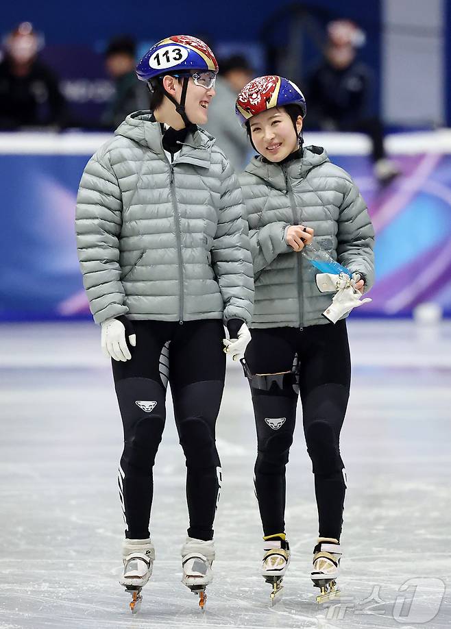 쇼트트랙 대표팀의 임종언(왼쪽)과 김길리 ⓒ 뉴스1 김진환 기자