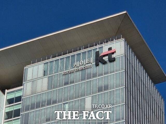 KT가 지난해 연간 매출액 28조2442억원, 영업이익 2조4691억원을 기록했다. /더팩트 DB
