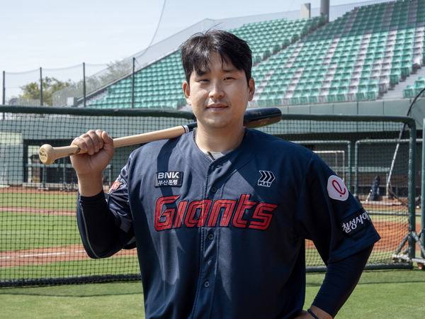 인터뷰를 하고 있는 포수 유강남. 김진철 PD