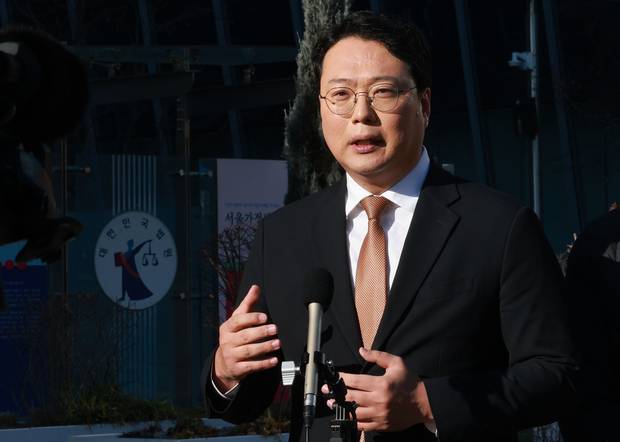 천하람 개혁신당 원내대표가 지난달 29일 서울 서초구 서울행정법원 앞에서 입장을 밝히고 있다. 연합뉴스