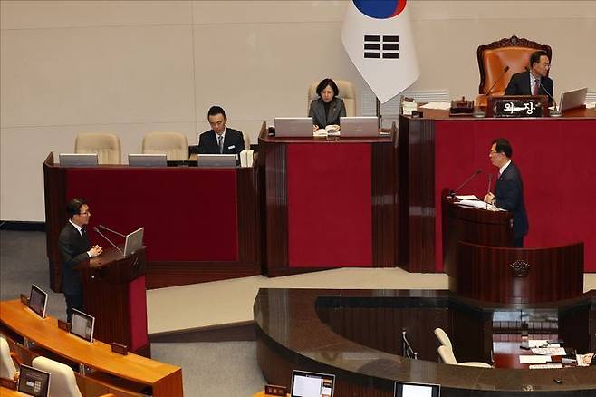 김민석 국무총리가 10일 오후 국회 본청에서 열린 국회 본회의 경제 분야 대정부질문에서 이재명 정부의 부동산 정책 관련 질문에 답변을 하고 있다. ⓒ데일리안 홍금표 기자