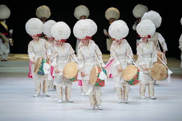 국립부산국악원이 설날맞이 공연으로 선보일 금회북춤. 부산국악원 제공