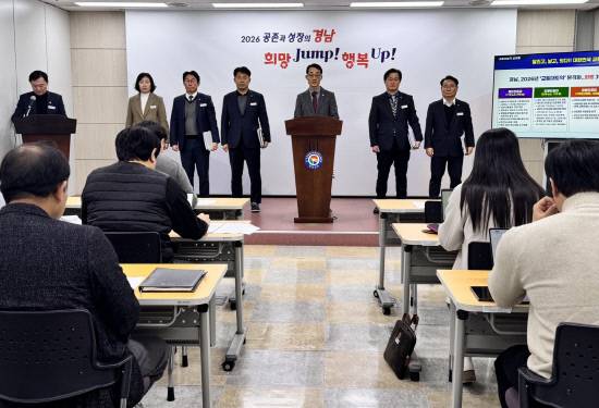 경남도 박성준 교통건설국장이 12일 2026년 '교통 대도약' 본격화 방안을 밝히고 있다.사진=경남도