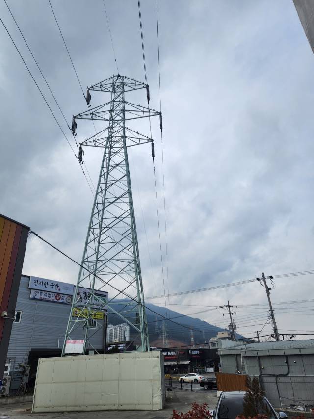 거제시 상문동 주민의 최대 골칫거리였던 고압 송전선로가 사라진다. 거제시 제공