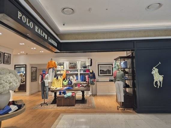 롯데백화점 대전점 1층에 새로 문을 연 폴로시티플래그십스토어.