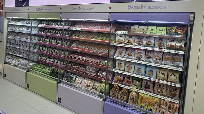 ‘디저트 큐레이션존’에 연세 크림빵, 베이크하우스 405 등 제품이 진열됐다. 박연수 기자