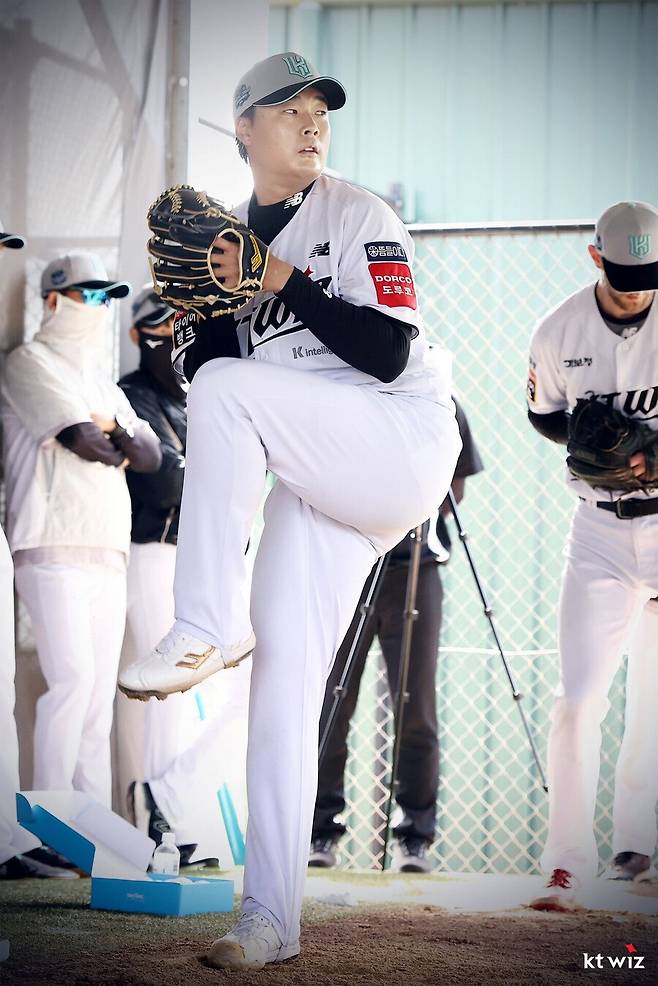 ▲ 올 오프시즌 KT로 이적한 한승혁은 자신의 가치를 증명하기 위해 차분하게 오프시즌을 보내고 있다 ⓒKT위즈