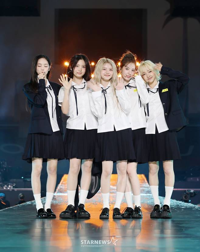 걸그룹 키키가 7일 가오슝 내셔널 스타디움에서 진행된 스타뉴스 주최 '10주년 아시아 아티스트 어워즈 2025(10th Anniversary Asia Artist Awards 2025, '10주년 AAA 2025')를 기념하는 'ACON 2025'에서 멋진 무대를 선보이고 있다. 'ACON 2025'는 'AAA'의 10주년을 기념하고 함께 축하하는 의미에서 열리는 페스타로, 배우 이준영과 i-dle(아이들) 슈화, 크래비티 앨런, 키키 수이가 MC를 맡아 'ACON 2025'를 이끌고 QWER(큐더블유이알), 넥스지(NEXZ), 아홉(AHOF), 애쉬 아일랜드(Ash Island), 에이티즈(ATEEZ), 우즈(WOODZ), 이이경, 최예나(YENA), 키스오브라이프(KISS OF LIFE), 키키(KiiiKiii), 킥플립(KickFlip), 크래비티(CRAVITY), 싸이커스(xikers), SB19(에스비나인틴) 등이 출연한다. /2025.12.07 /사진=이동훈 photoguy@