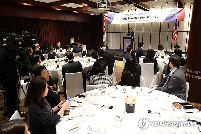 발언하는 여한구 통상본부장 (서울=연합뉴스) 윤동진 기자 = 여한구 산업통상자원부 통상교섭본부장이 12일 그랜드 하얏트 서울 호텔에서 열린 암참 초청 간담회에서 발언하고 있다. 2026.2.12 mon@yna.co.kr