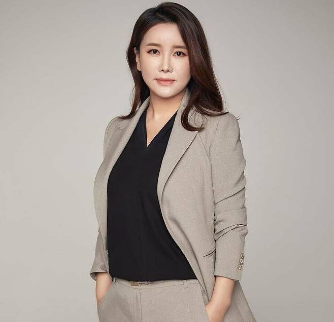 ▲ 오는 13일 취임하는 주선미 SBS아카데미뷰티스쿨 대표이사가 새로운 비전을 제시하며 포즈를 취하고 있다. /사진제공=SBS아카데미뷰티스쿨