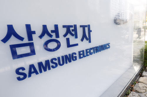 삼성전자는 이달 들어서만 약 6% 이상 상승했으며, 외국인·기관이 3조원대 순매수로 매수세를 확대하고 있다. 반도체 대장주의 상징적 가격 돌파는 투자 심리를 자극하며 추가 상승 기대를 키우고 있다. 사진=삼성전자