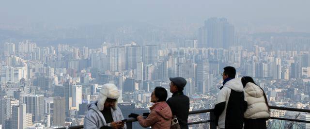 12일 서울 남산에서 바라본 아파트 단지. 연합뉴스