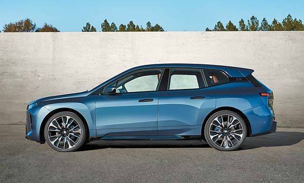 최고 수준의 ADAS 성능으로 안전과 편의성까지 확보한 BMW iX.
