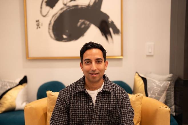 아시시 비를라 에버노스 창립자가 13일 블루밍비트와 인터뷰를 진행하고 있다./사진=진욱 블루밍비트 기자