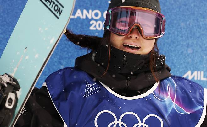 Choi Gaon reacts after seeing her score of 90.25 points on the scoreboard on Thursday. (Yonhap)