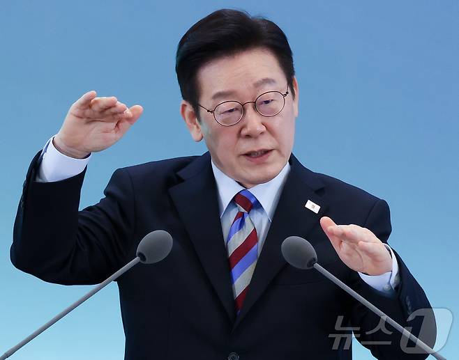 이재명 대통령이 6일 창원 성산구 창원컨벤션센터에서 열린 '경남의 마음을 듣다' 타운홀 미팅에서 발언을 하고 있다. (청와대통신사진기자단) 2026.2.6 ⓒ 뉴스1 이재명 기자