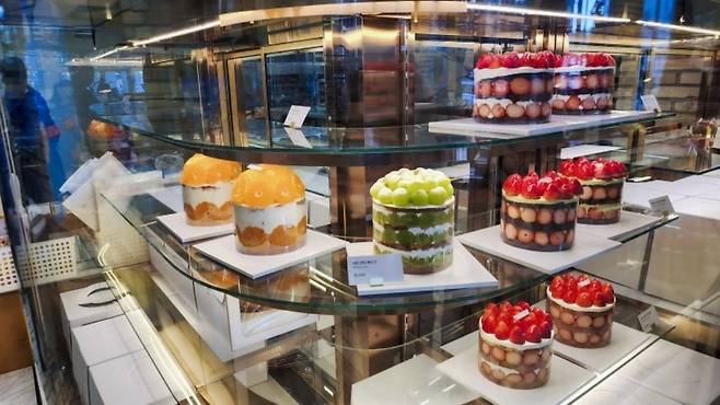 성심당의 딸기시루와 비슷한 케이크가 부산 내 빵집에서 판매되고 있다. /출처=에인트의 맛있는 여행, 사진이야기 블로그