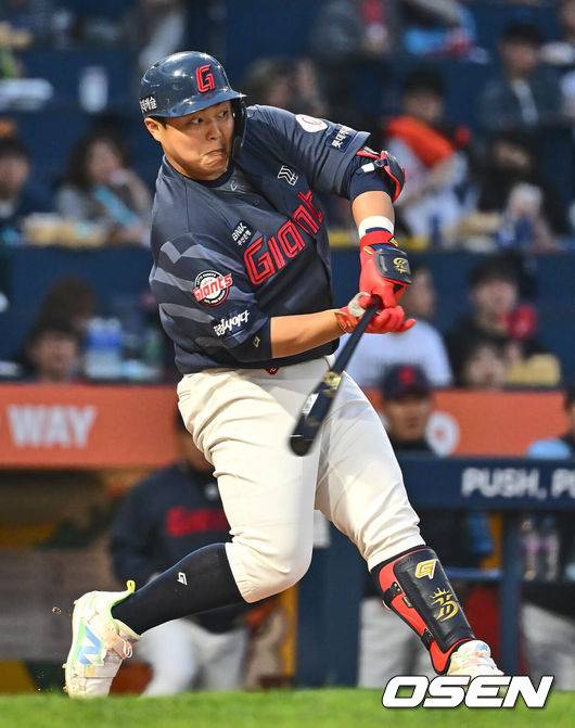 Han Dong-hee during his time in the military