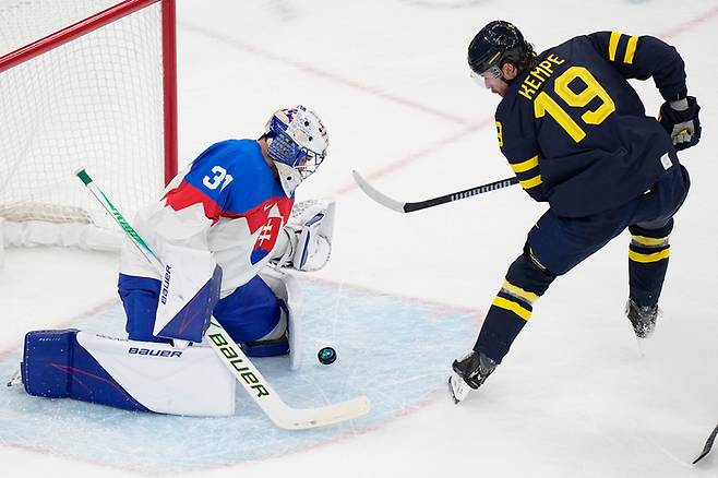 지난 14일 2026 밀라노-코르티나담페초 동계올림픽 아이스하키 예선 라운드 그룹 B 스웨덴-슬로바키아 경기. 사진=AP 연합뉴스