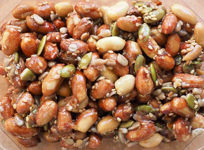 마그네슘은 가급적 도정이 덜 된 천연식품으로 섭취하는 게 좋다./사진=클립아트코리아