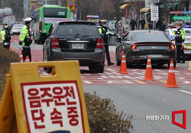 경찰의 음주운전 특별단속. 허영한 기자