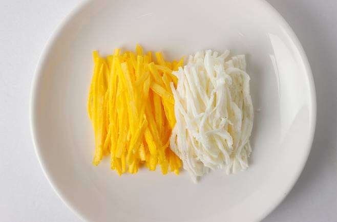 전자레인지로 달걀 요리를 만들 때는 반드시 전자레인지용 용기를 사용해야 한다./ 사진=클립아트코리아