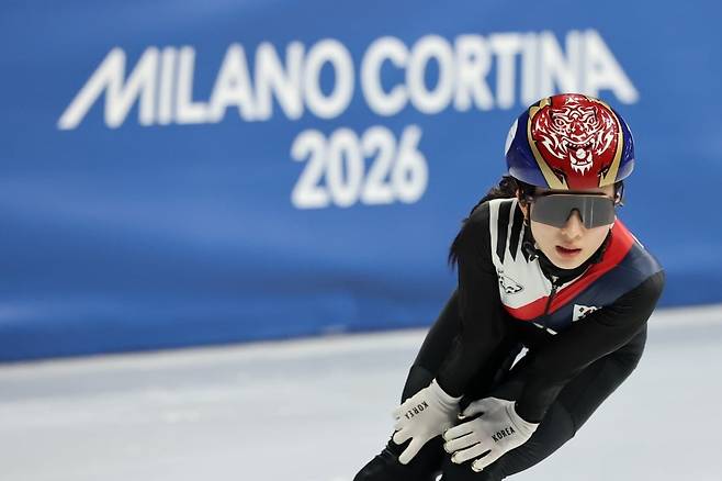 쇼트트랙 김길리가 16일(현지시간) 이탈리아 밀라노 아이스스케이팅 아레나에서 열린 2026 밀라노·코르티나담페초 동계올림픽 쇼트트랙 여자 1000m 준결승에서 어드밴스로 결승에 진출하고 있다. /사진=뉴스1