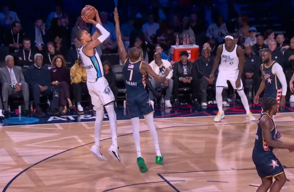 올스타전 패배를 진심으로 아쉬워한 웸반야마(사진=유튜브 화면 갈무리)