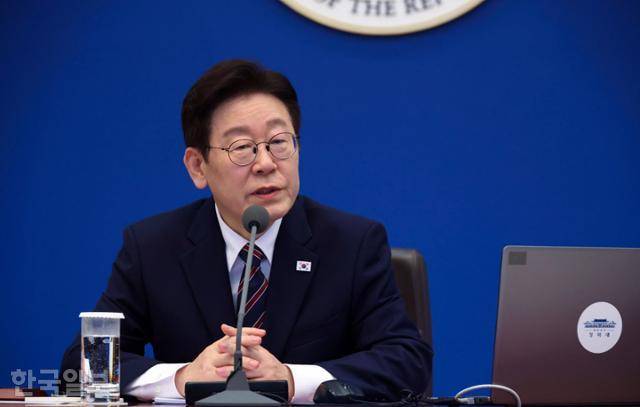 이재명 대통령이 12일 청와대에서 수석보좌관회의를 주재하고 있다. 왕태석 선임기자