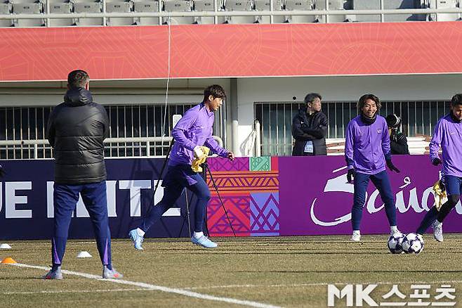 김주성을 비롯한 산프레체 히로시마 선수단은 2월 16일 오후 4시부터 약 1시간 동안 목동종합운동장 적응 훈련을 마쳤다. 사진=이근승 기자