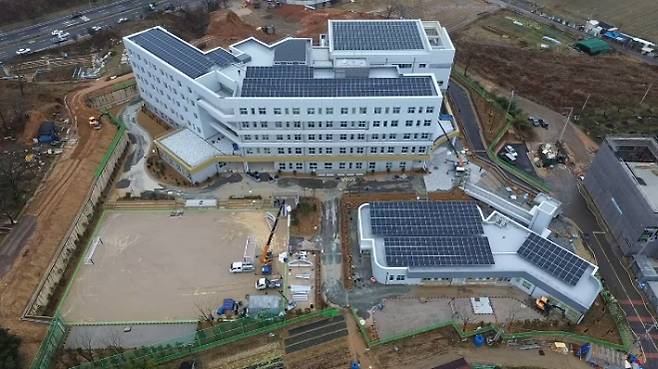 광주시 북구 용두동의 참미르초등학교.