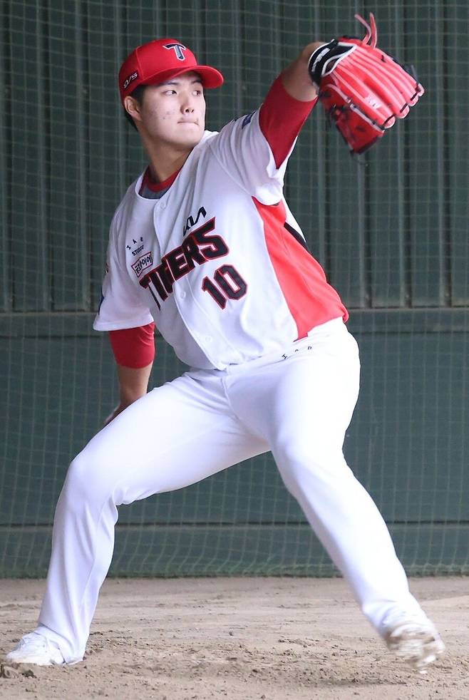 ▲ 올 시즌 팀의 선발 로테이션 한 자리에 당당히 도전장을 내민 김태형 ⓒKIA타이거즈